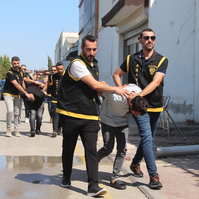 Kebapçı saldırısında emlakçı tetikçilere konum vermiş
Kalaşnikoflu kebapçı...