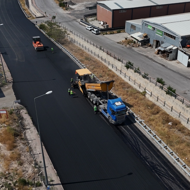 Büyükşehir'den Sazyolu Caddesi'nde 35 milyon TL'lik asfalt çalışması