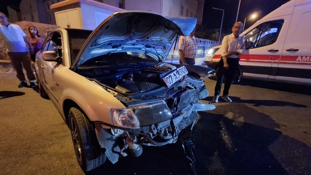 Batman'da otomobiller çarpıştı: 2 yaralı