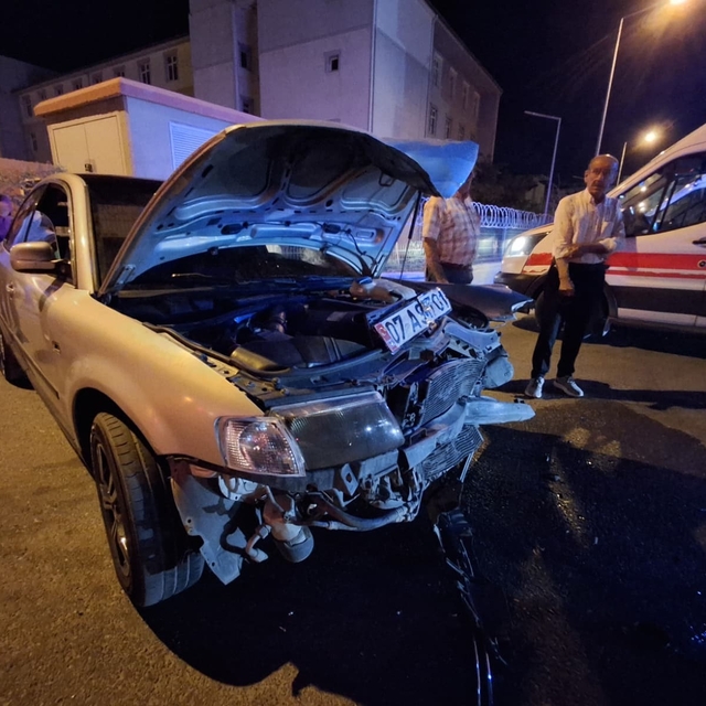 Batman'da otomobiller çarpıştı: 2 yaralı
