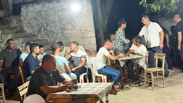 Gömeç'te siyasiler yangın mağdurlarını yalnız bırakmadı