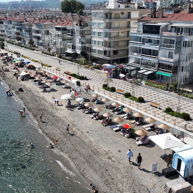 Mudanya'da plajlar ful çekiyor
Tatilciler sahile akın etti