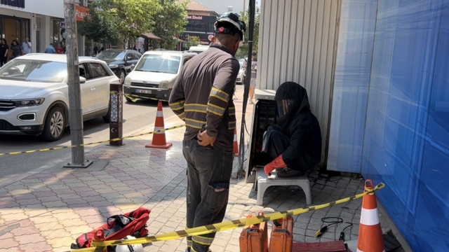 Trafoda yangın çıktı, vatandaşlar ATM'den para çekmeye devam etti