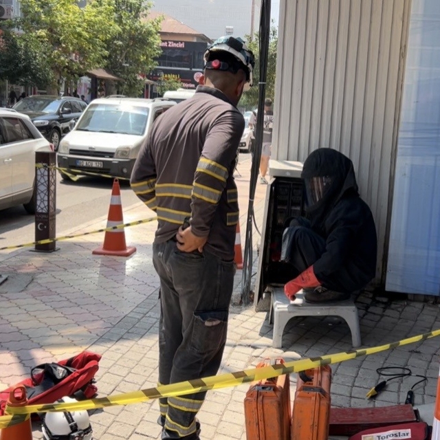 Trafoda yangın çıktı, vatandaşlar ATM'den para çekmeye devam etti