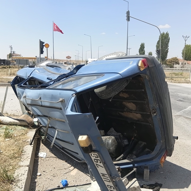 Çorum'da iki otomobil çarpıştı: 1 yaralı