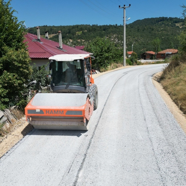 Büyükşehir Keles'te ulaşım kalitesini artırıyor