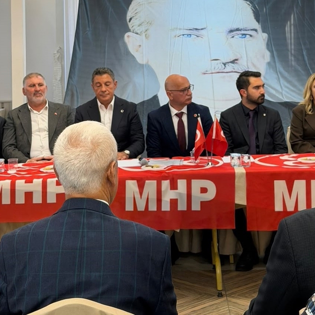 MHP Sarıkamış İlçe Kongresi'nde Tarık Bilgin güven tazeledi