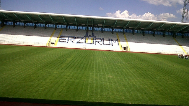 Kazım Karabekir Stadyumu'nda 4 tribün tam kapasiteyle açıldı