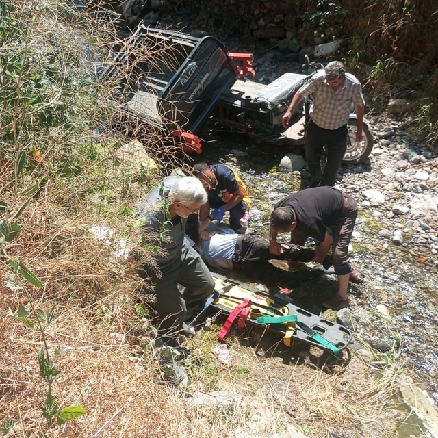 3 tekerlekli motor dere yatağına devrildi: Dede öldü, 2 torunu yaralandı