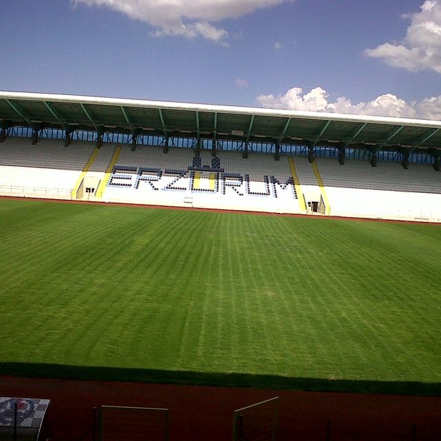 Kazım Karabekir Stadyumu'nda 4 tribün tam kapasiteyle açıldı