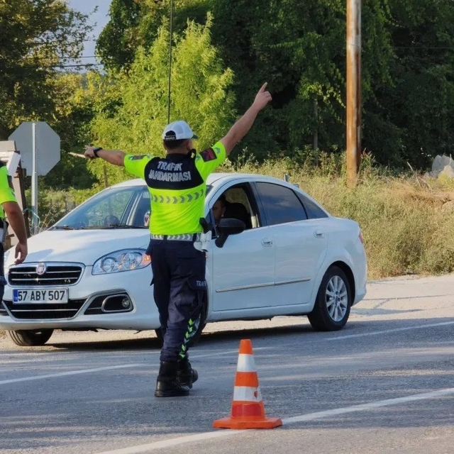 Sinop'ta jandarmadan trafik güvenliği için 7/24 denetim