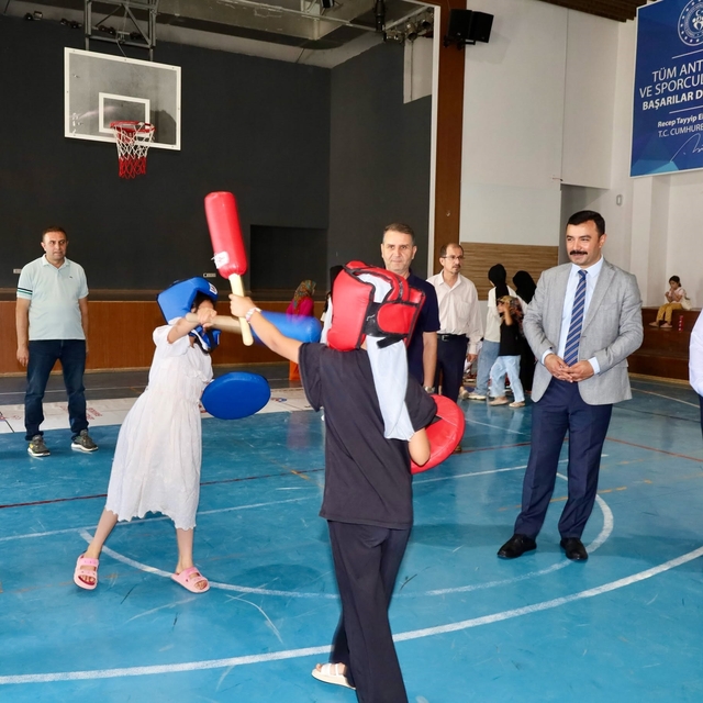 Kahta Kaymakamı Soysal yaz kulübü öğrencileriyle buluştu