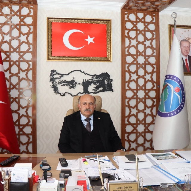 Şenkaya Belediye Başkanı Görbil Özcan partisinden istifa etti