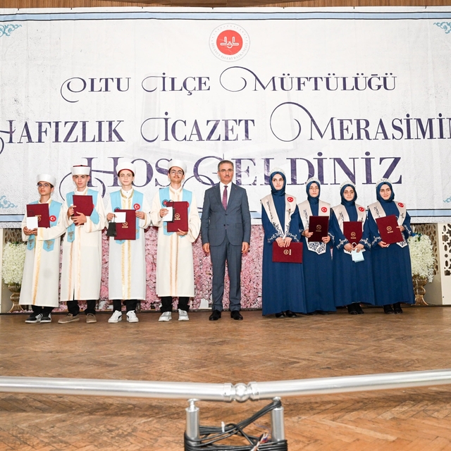 Oltu'da 54 hafız için icazet merasimi düzenlendi