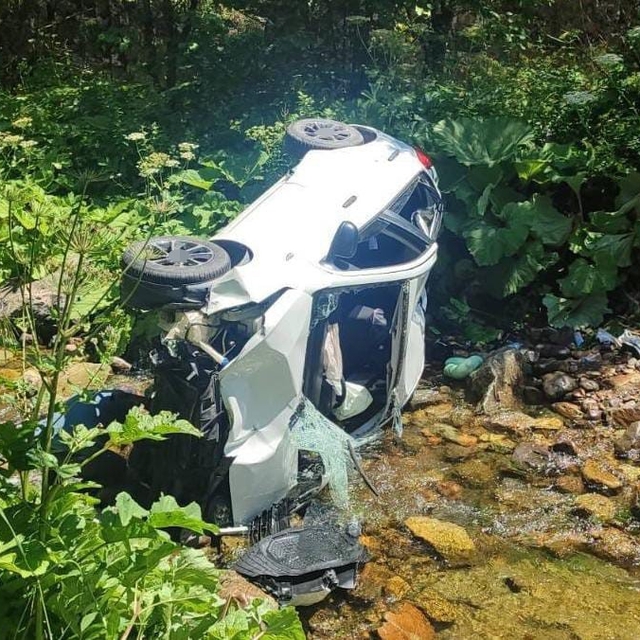 Giresun'da otomobil dereye devrildi: 6 yaralı