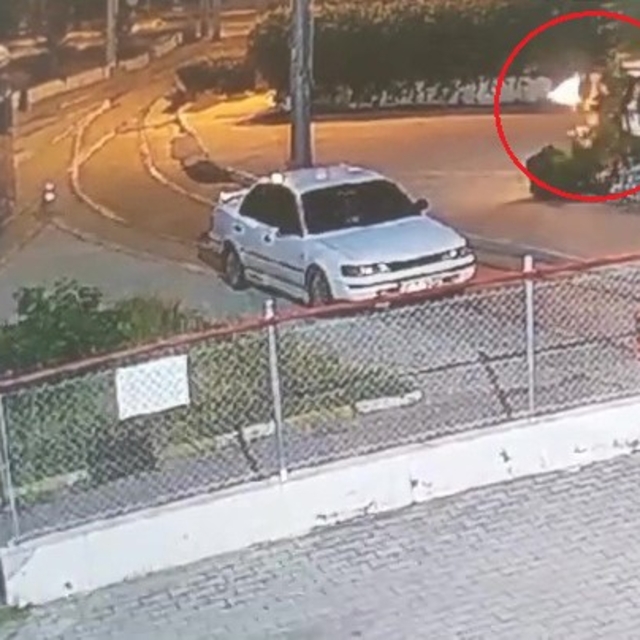 Seferleri durdurulan nostalji tramvayına yanıcı madde atıldı: O anlar kamer...