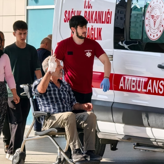 Ahşap kestiği sırada parmaklarını makineye kaptırdı