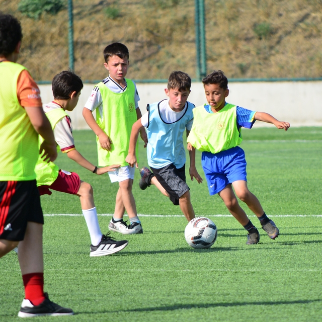 Kur'an kurslarında eğitim gören çocuklar futbol turnuvasında ter döktü