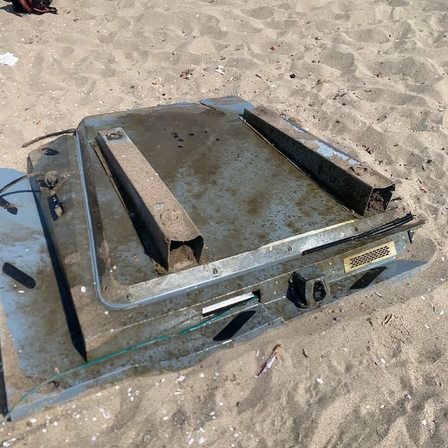 Sakarya'da sahile İDA vurdu
Sahile vuran İnsansız Deniz Aracı, ekiplerce mu...