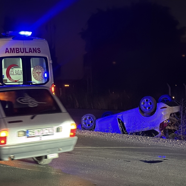 Eskişehir'de 'çarpıp kaçtı' iddiası: Takla atan otomobildeki 2 kişi yaralı