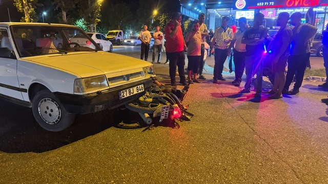 Şanlıurfa'da otomobil ile çarpışan motosikletin sürücüsü yaralandı