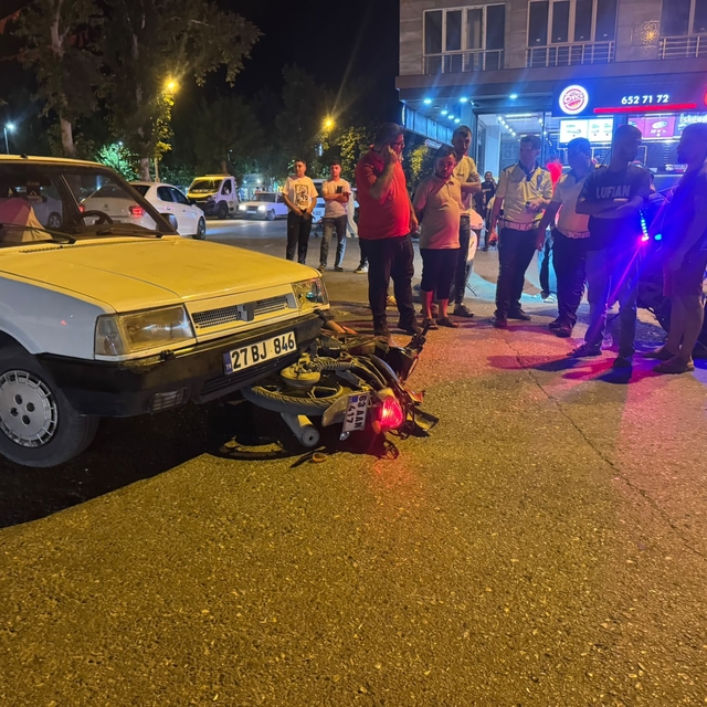 Şanlıurfa'da otomobil ile çarpışan motosikletin sürücüsü yaralandı