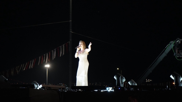 'Sivaslılar Günü'nde Ebru Yaşar rüzgarı
Kayseri'de 'Sivaslılar Günü' programında konser alanı doldu taştı