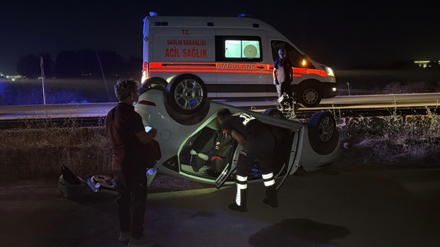 Eskişehir'de şarampole devrilip takla atan otomobilde 2 kişi yaralandı