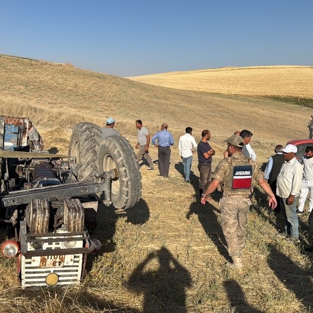 Malazgirt'te takla atan traktörün sürücüsü hayatını kaybetti