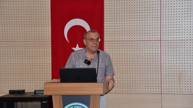 Balıkesir'de Charles Peirce'in Göstergebilimi ve Metaforları konuşuldu