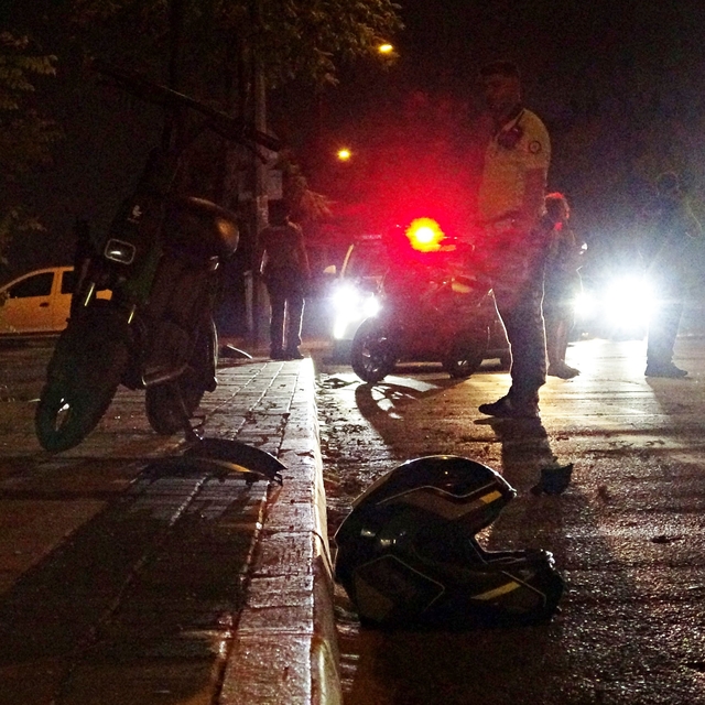 Antalya'da feci kaza: Yayaya çarpan motosikletli hayatını kaybetti