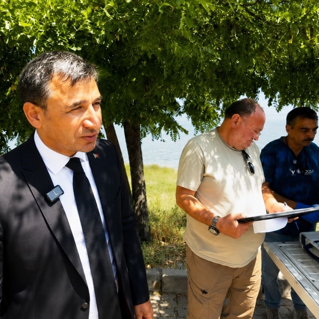 Van Gölü sahilindeki kirlilik ihbarları üzerine numune alındı