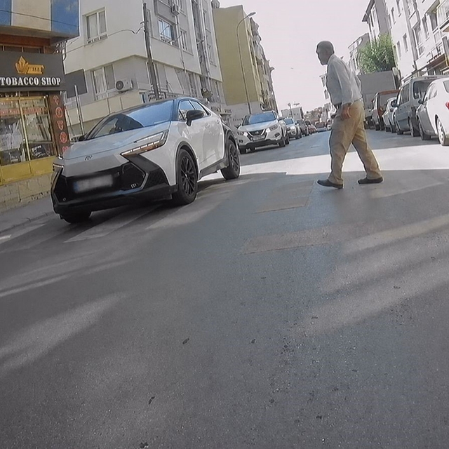 Yaya geçidinde kuralları hiçe saydı
