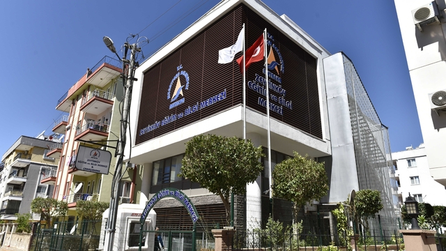 Muratpaşa'nın ücretsiz eğitim desteğinde LGS başarısı
135 öğrenciden 10 öğrenci Türkiye genelinde ilk yüzde 10'luk başarı dilimine girmeyi başardı