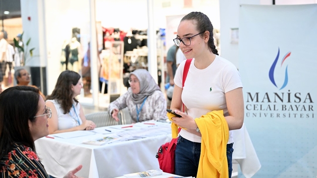 MCBÜ, tercih maratonunda geleceğin üniversitelileriyle buluştu