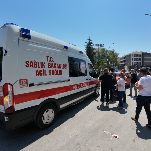 Karaman'da otomobilin çarptığı genç kadın yaralandı