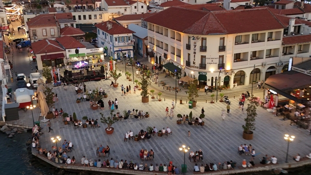 Ayvalık, tarihi Gümrük Meydanı'na kavuştu