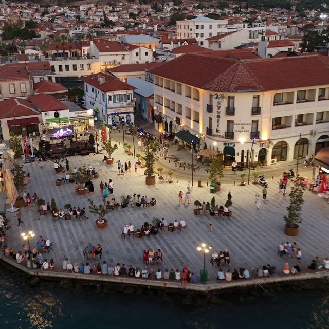 Ayvalık, tarihi Gümrük Meydanı'na kavuştu