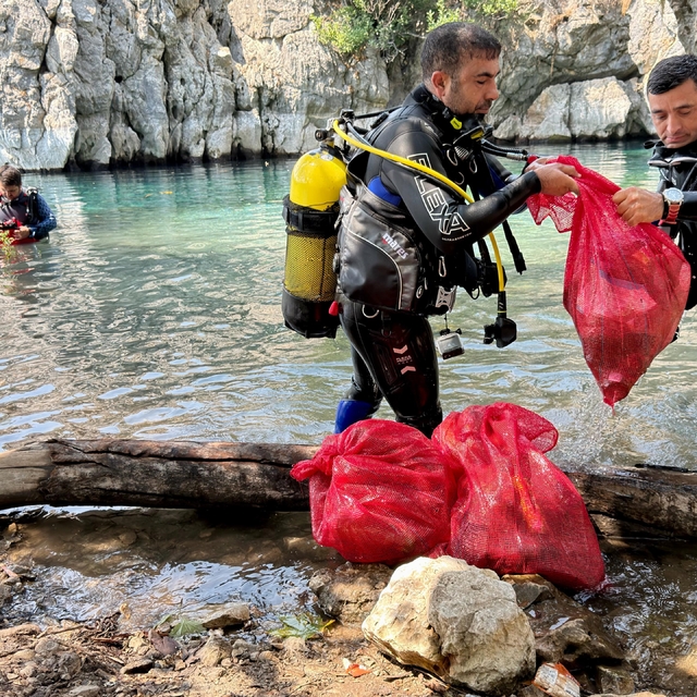 Antalya'nın içme suyu kaynağından pet bardak, alkol şişeleri, poşetler çıka...