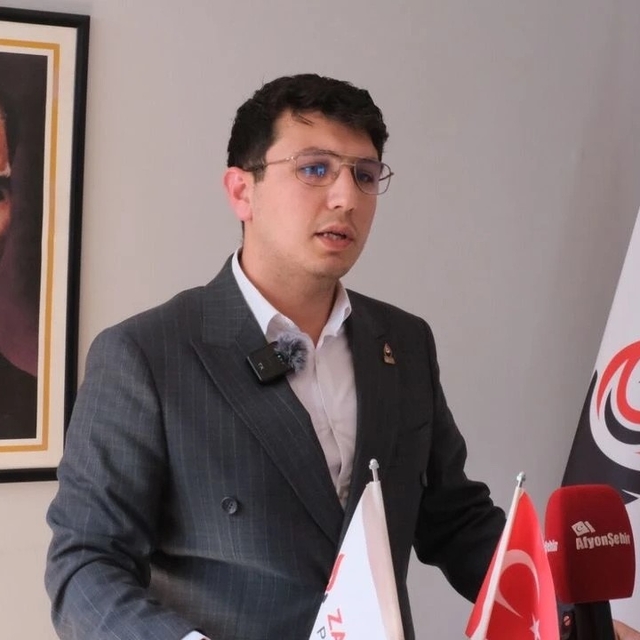 Avukatlar arasındaki tartışma kanlı bitti
Avukat tartıştığı meslektaşını ik...