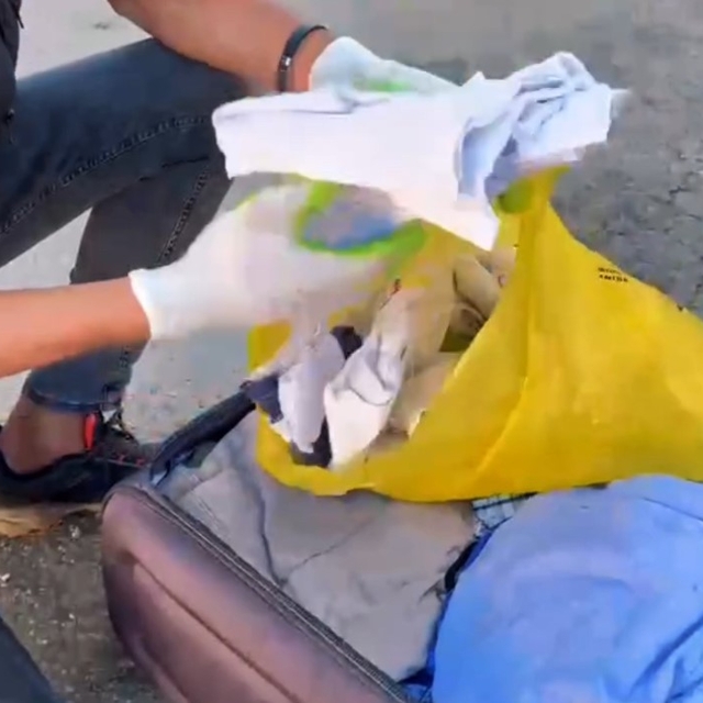 Yüksekova'da zehir tacirlerine darbe: Kıyafetlere emdirilmiş 13 kilo metamf...
