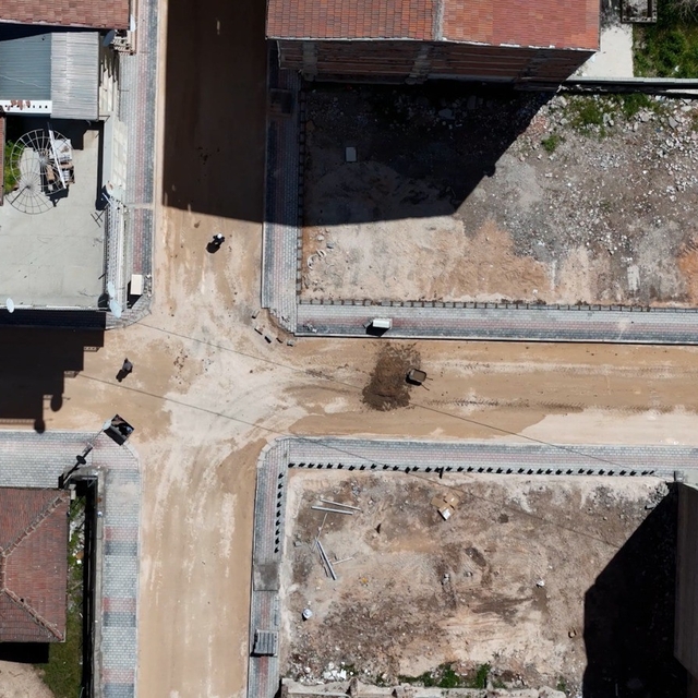 Elazığ'da mahallelerde yol ve kaldırım yenileme çalışması