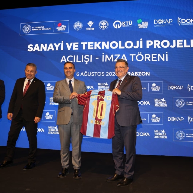 Bakan Kacır'dan Trabzonspor'a Salah teşekkürü
Sanayi ve Teknoloji Bakanı Me...