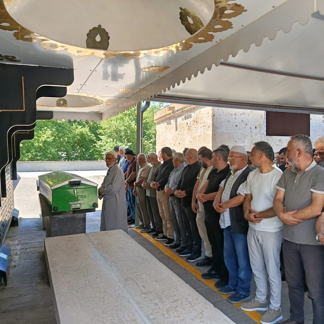 3 tekerlekli motosikletin dere yatağına devrildiği kazada ölen dede toprağa...