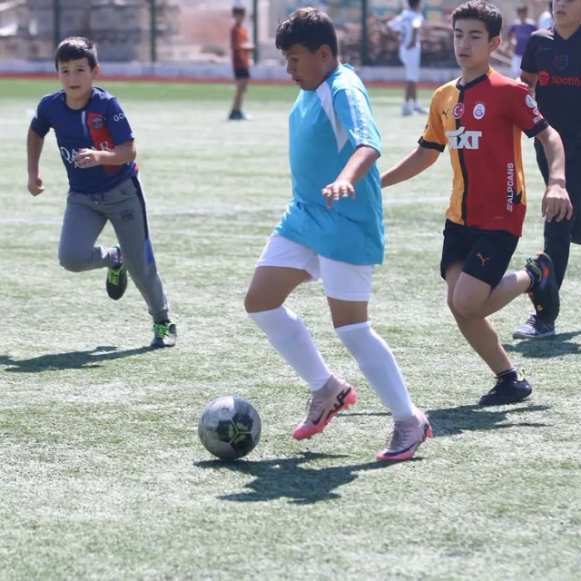 Camiler arası futbol turnuvasında ilk düdük çaldı
