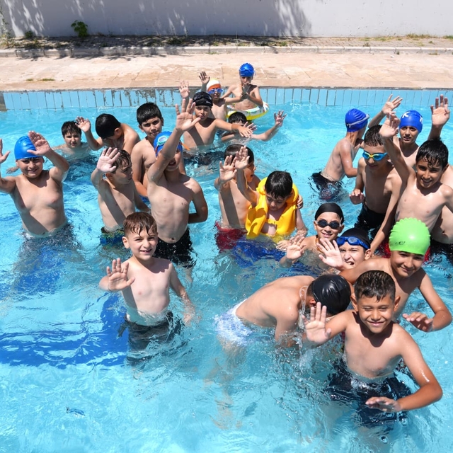 Battalgazi Belediyesi'nde Kur'an kursu öğrenilerine yüzme etkinliği