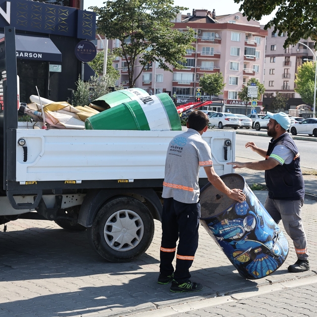 Nilüfer'de kaldırımlar temizlendi
