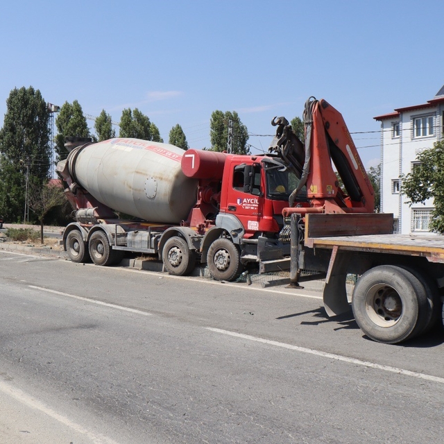 Iğdır-Tuzluca kara yolunda zincirleme kaza: 4 kişi yaralandı