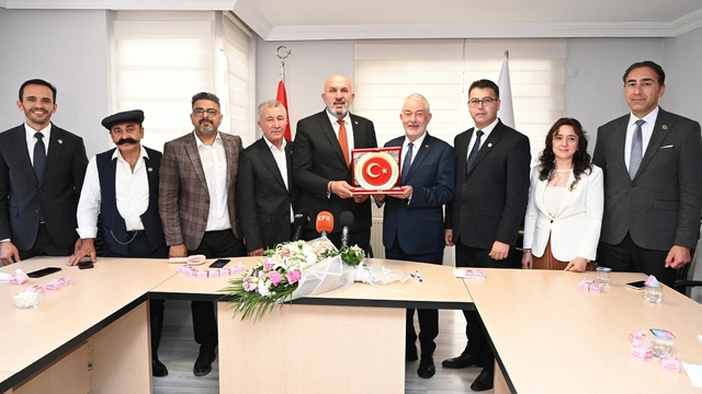 Türkiye Muhtarlar Konfederasyonu'ndan Başkan Başdeğirmen'e 'Yılın En Başarılı Belediye Başkanı' ödülü