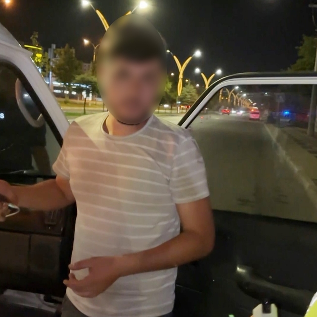 Alkollü ve ehliyetsiz sürücünün "aracım arızalandı" oyununu polis bozdu
Alk...